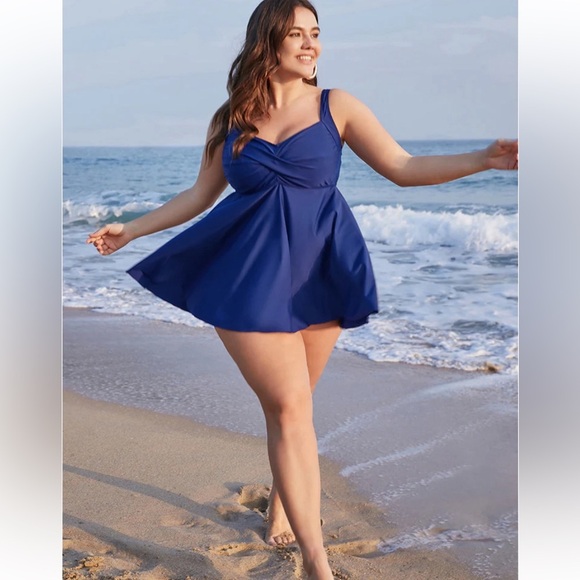 BloomChic Plus Size Twist Front Adjustable Straps Tankini Top - Picture 5 of 6